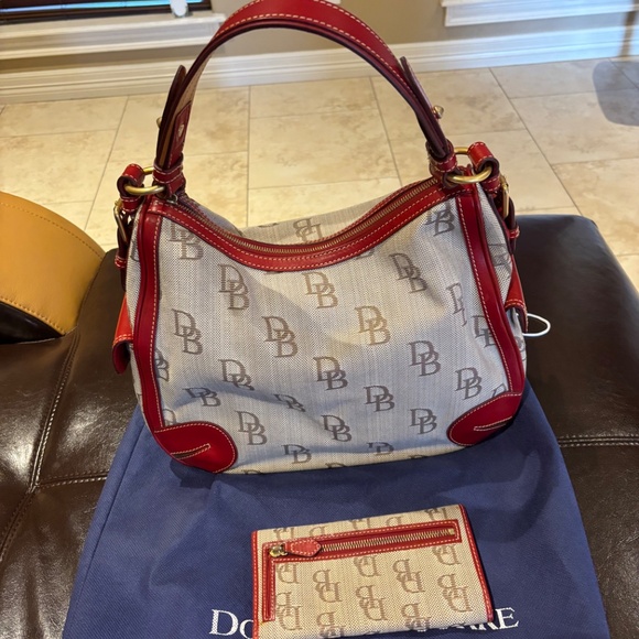 DOONEY & BOURKE JACQUARD DB HOBO HANDBAG AND WALLET - Picture 3 of 6